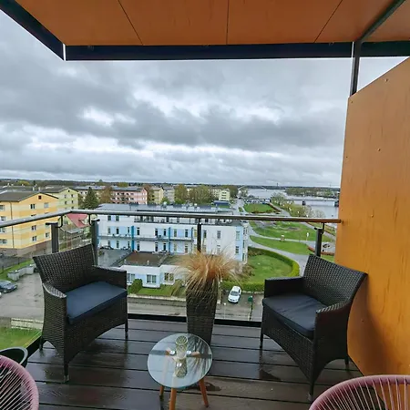 River Apartment *